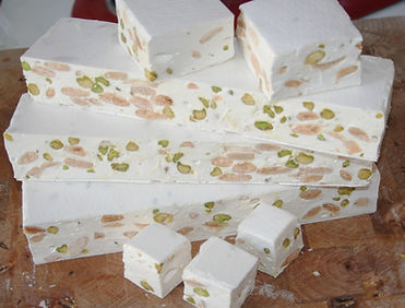 Nougat_de_Montélimar_cuit_dans_une_marmi